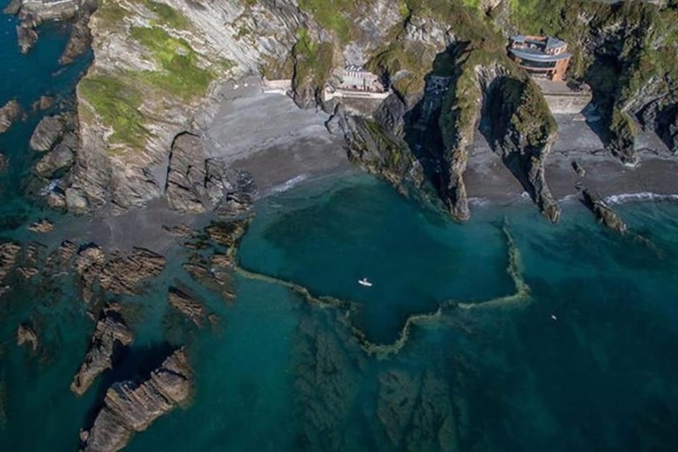Nearby landmark, Bird's eye view