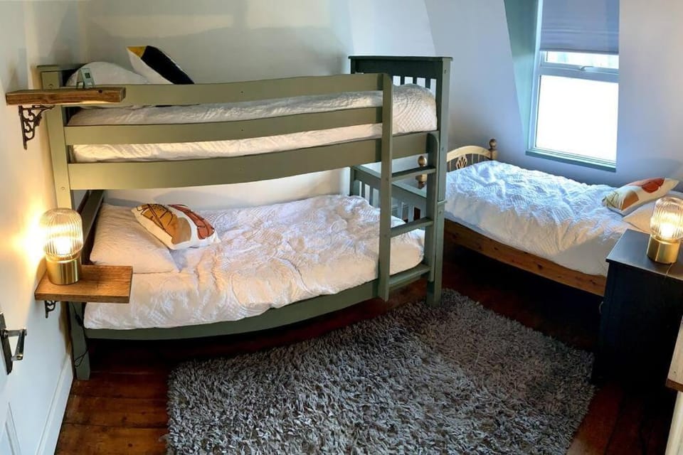 Bed, Photo of the whole room, Bedroom, bunk bed