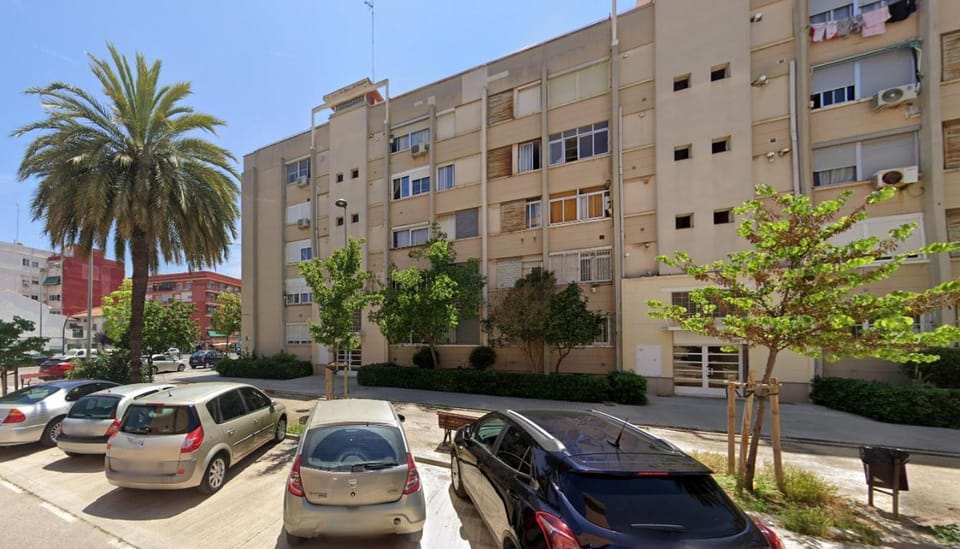Property building, Neighbourhood