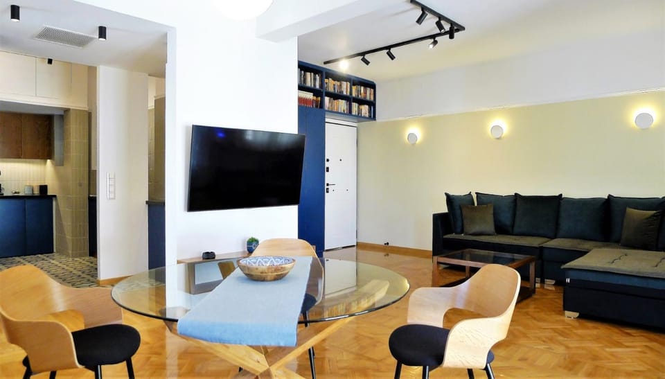TV and multimedia, Seating area, Dining area