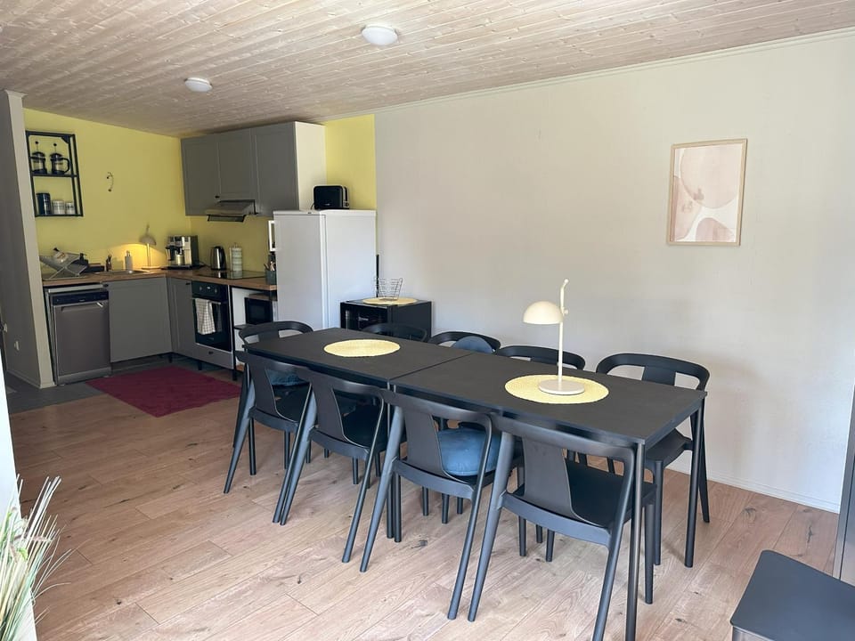 Kitchen or kitchenette, Seating area, Dining area, oven, pet friendly, air conditioner