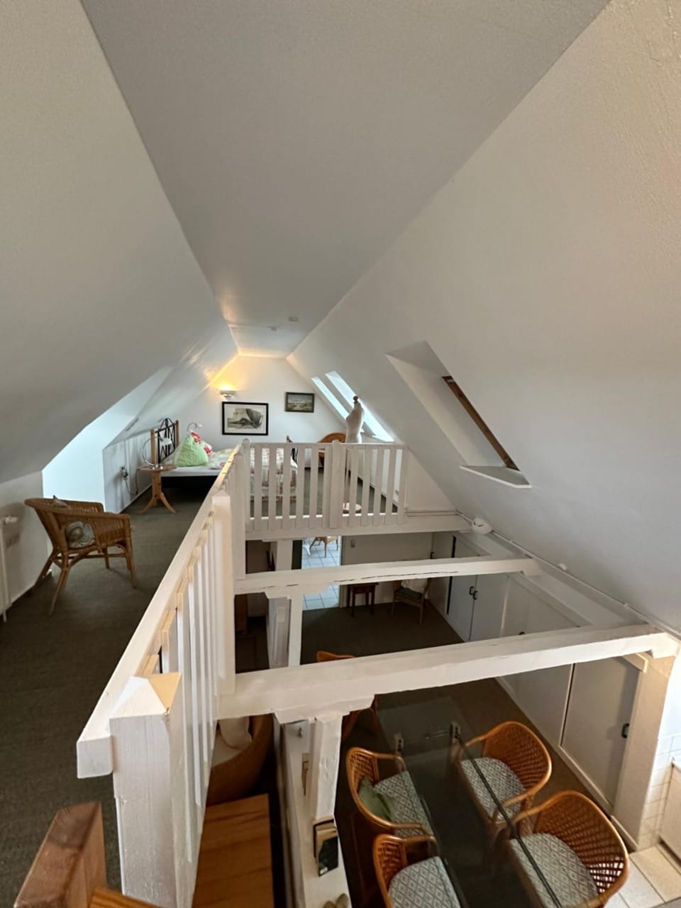 Bed, Photo of the whole room, Seating area, Dining area