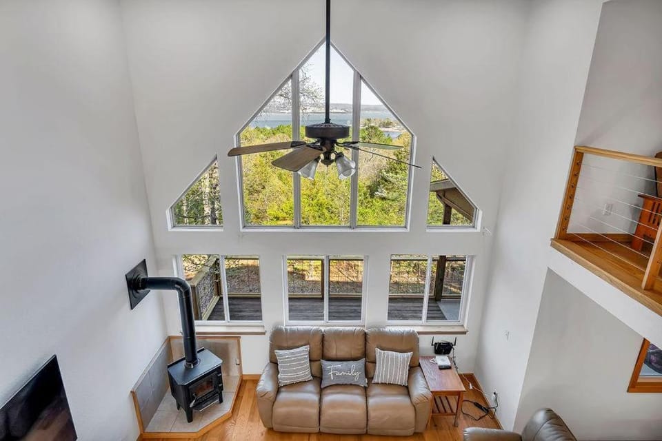 Once Upon A View House in Table Rock Lake