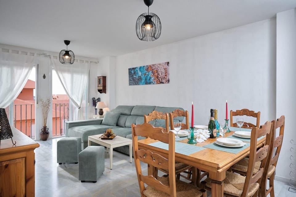 Living room, Seating area, Dining area