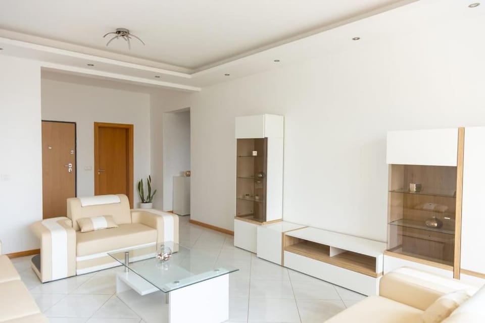 3 bedroom apt, Exterior POOL , Cidadela - LCGR Apartment in Praia