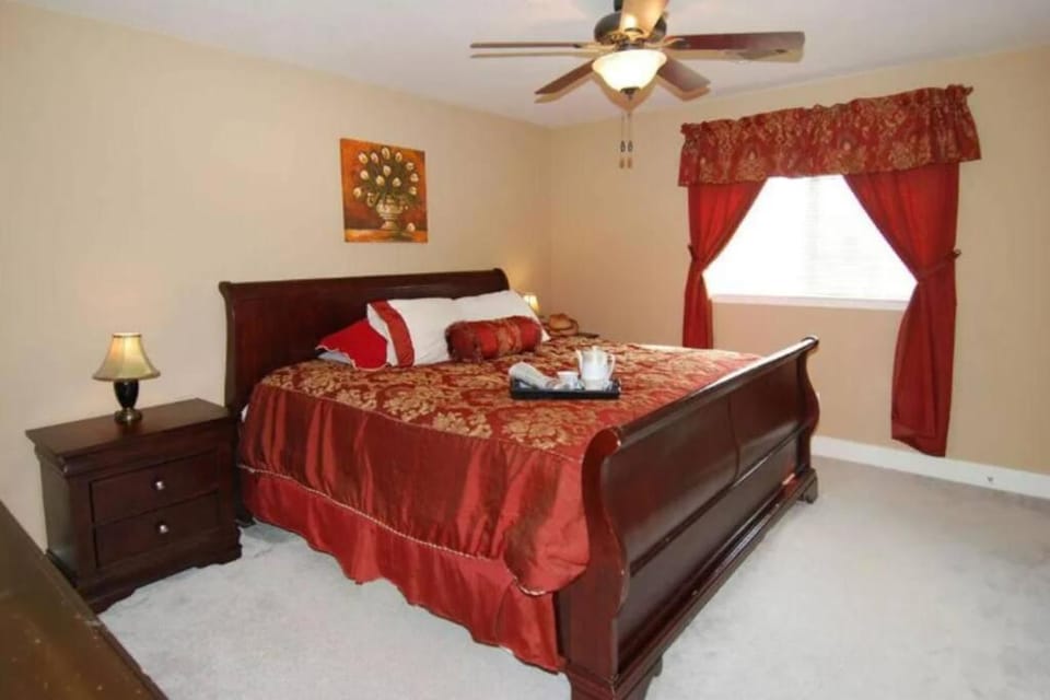 Bed, Photo of the whole room, Bedroom, fireplace
