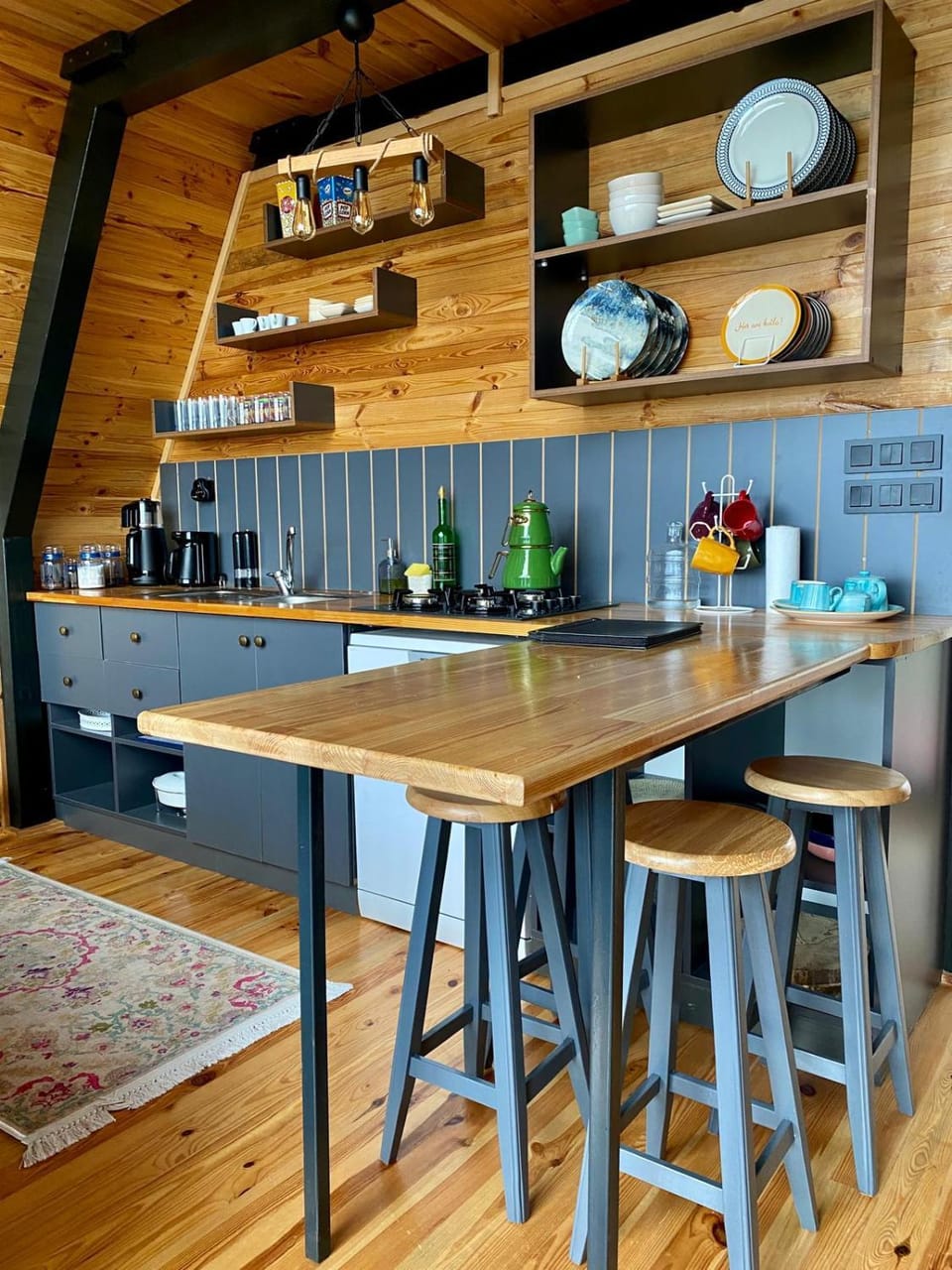 Coffee/tea facilities, Kitchen or kitchenette, Dining area