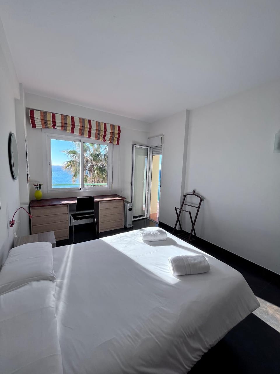 Bed, Photo of the whole room, Bedroom, hair dresser
