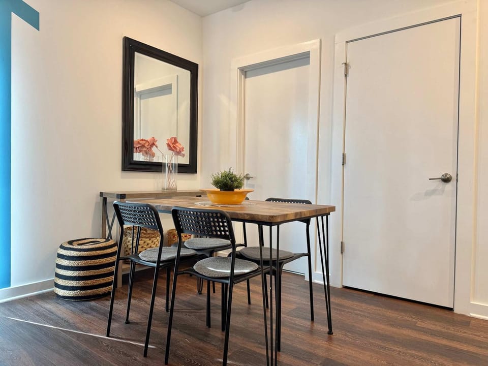 Brand-new Parkview with Balcony in Old Fourth Ward 542Blvd House in Atlanta