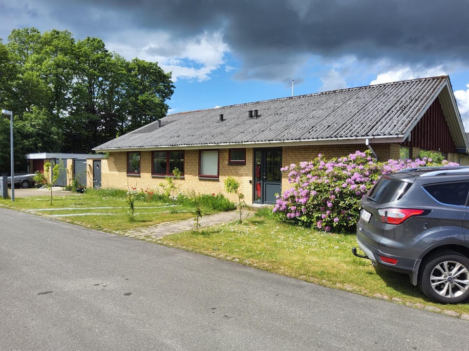 Family Friendly Apt A, Garden, 900m LegoHouse, Lalandia, Legoland Apartment in Billund