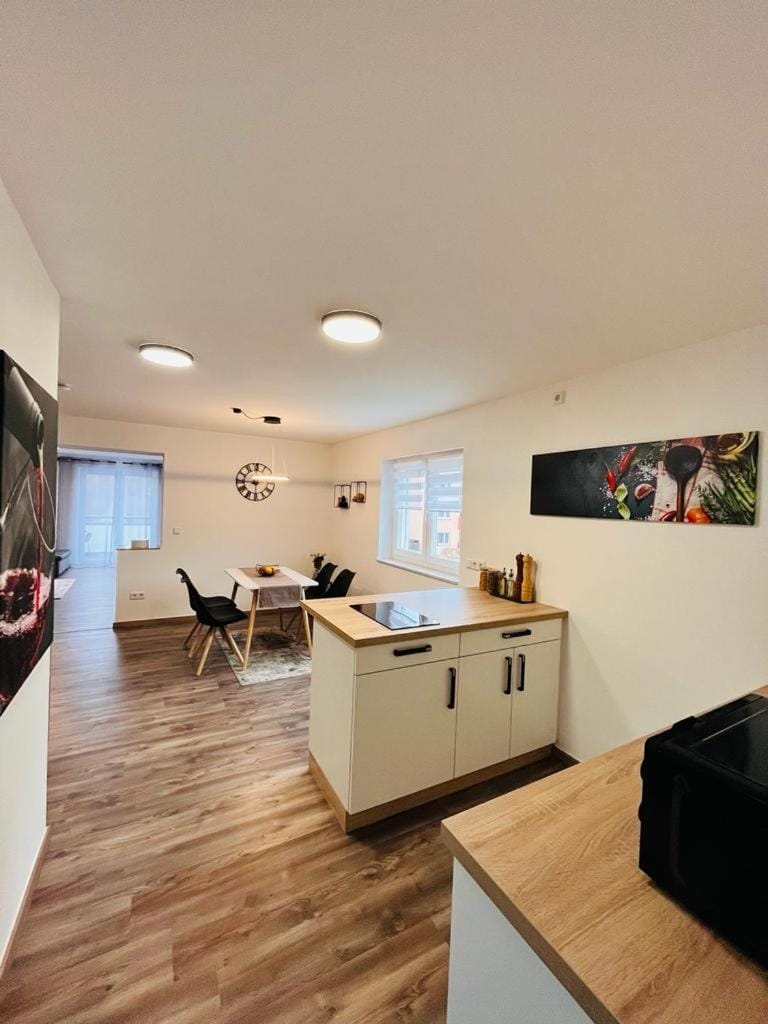 Kitchen or kitchenette, Dining area, kitchen