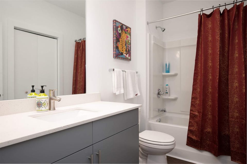 Luxe 1BR w Balcony in Downtown 542Blvd House in Atlanta