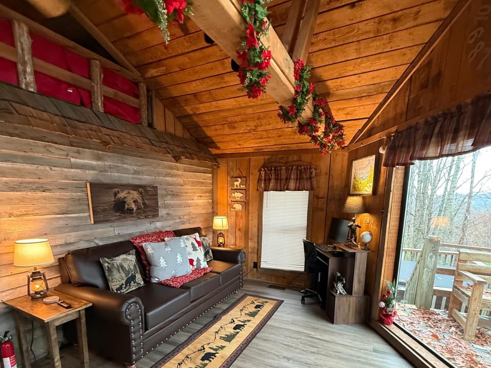 Authentic, Rustic, Cute & Cozy! Villa in Sevier County