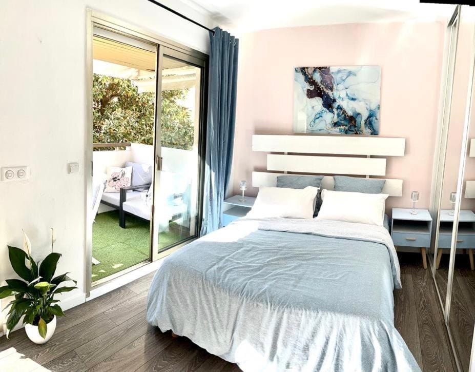 Butterfly-Palais des Festival-center-quiet-AC-Wi Fi parking Apartment in Cannes