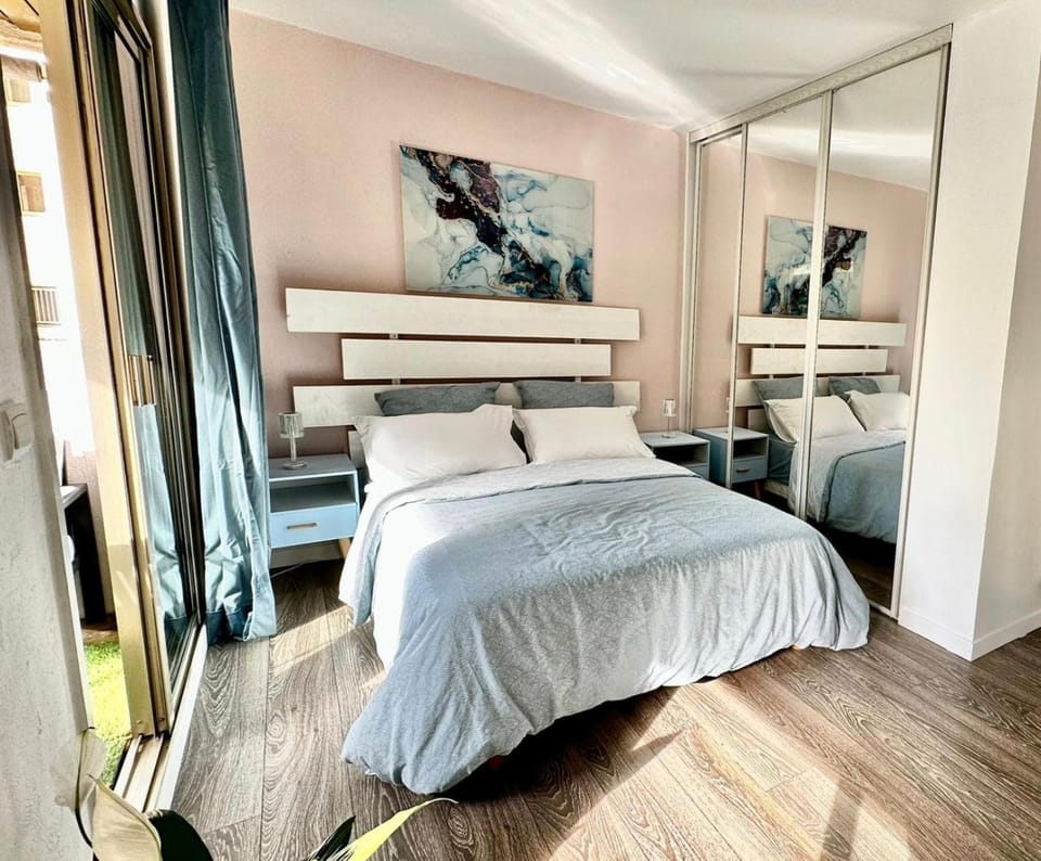 Butterfly-Palais des Festival-center-quiet-AC-Wi Fi parking Apartment in Cannes
