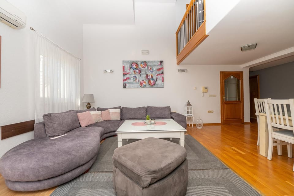 Penthouse Apartment Villa Danijela with Jacuzzi Apartment in Makarska