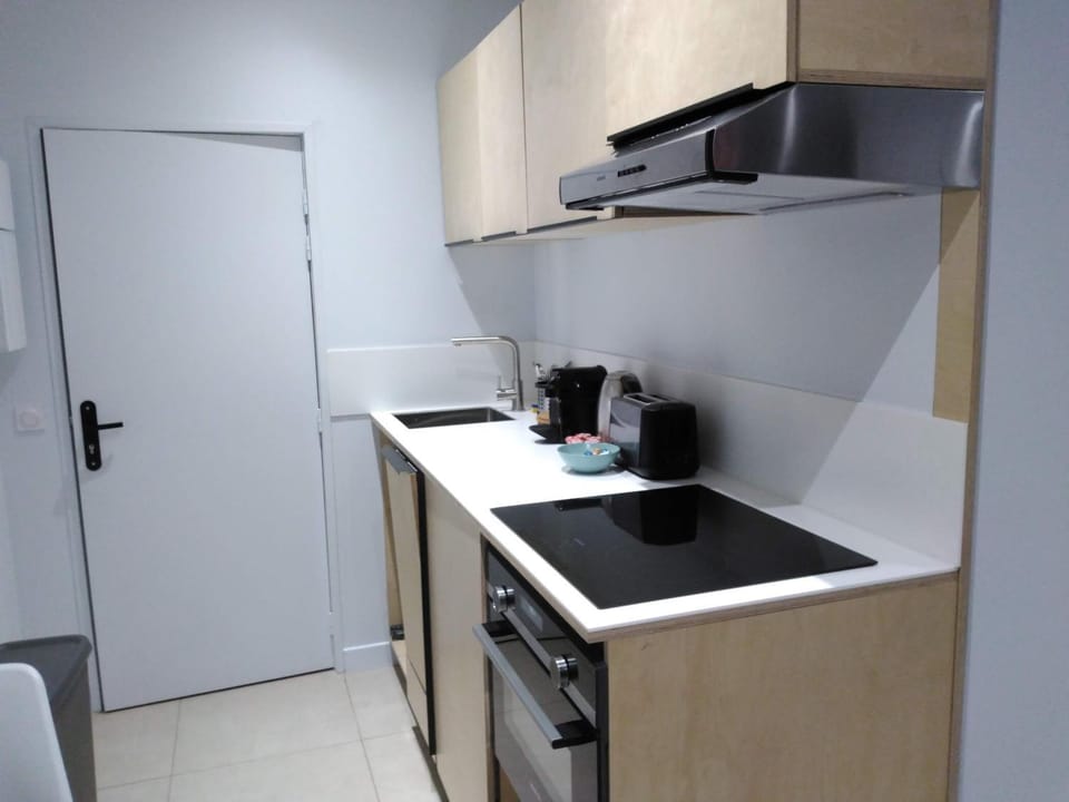 Métal studio Apartment in Île-de-France