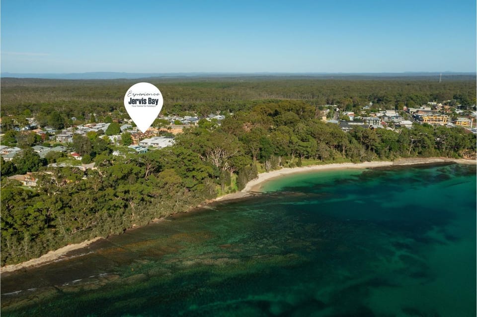 Irrilassa by the Beach by Experience Jervis Bay House in Huskisson