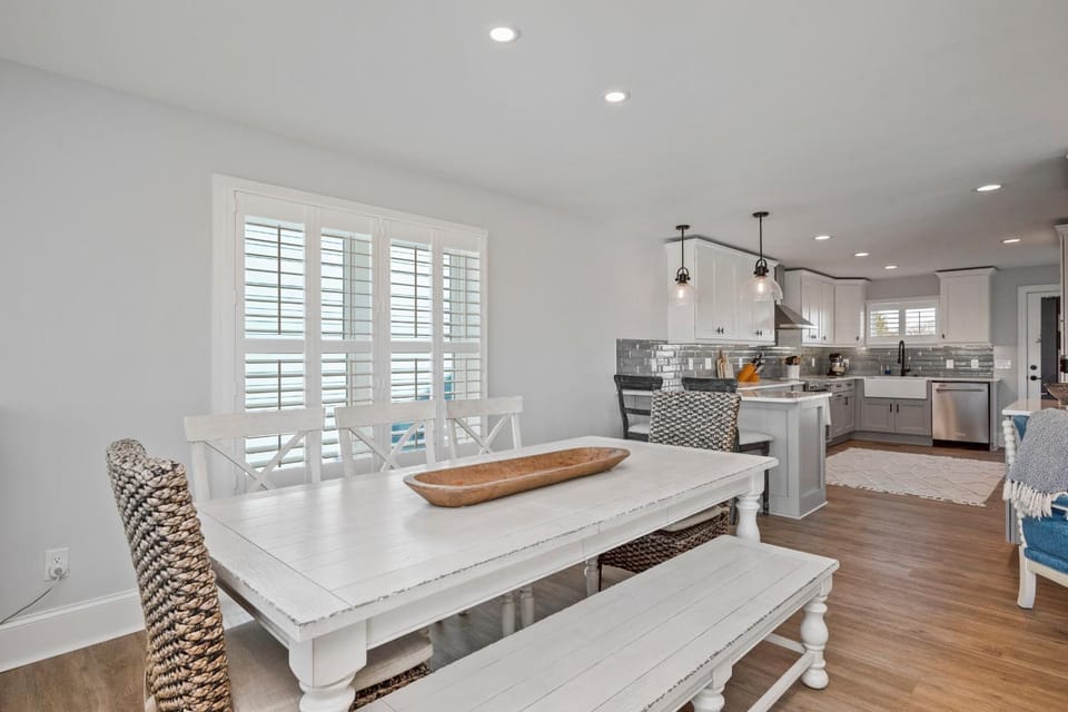 Sound Waves by Oak Island Accommodations House in Caswell Beach