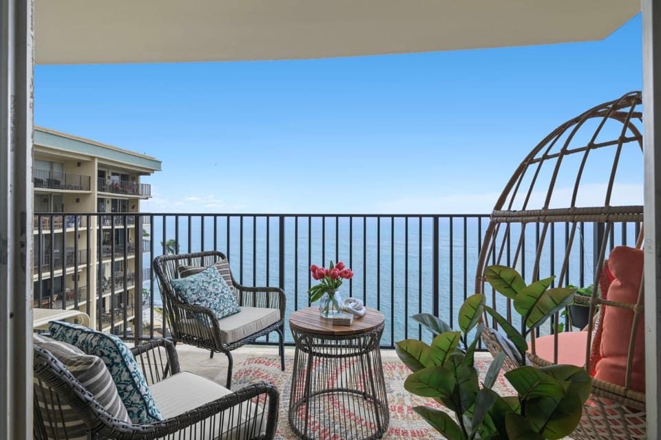 Sapphire Oasis- Heavenly Ocean View and Resort Apartment in Kahana