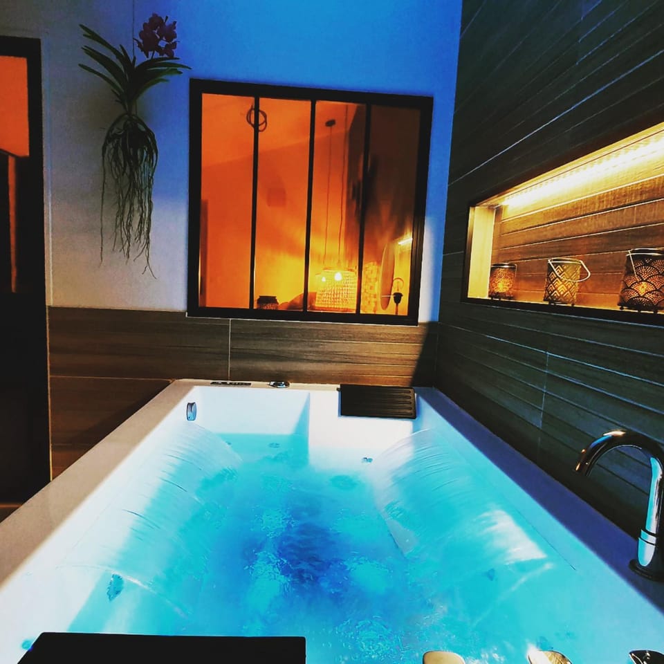 Hot Tub, Hot Tub, Spa and wellness centre/facilities