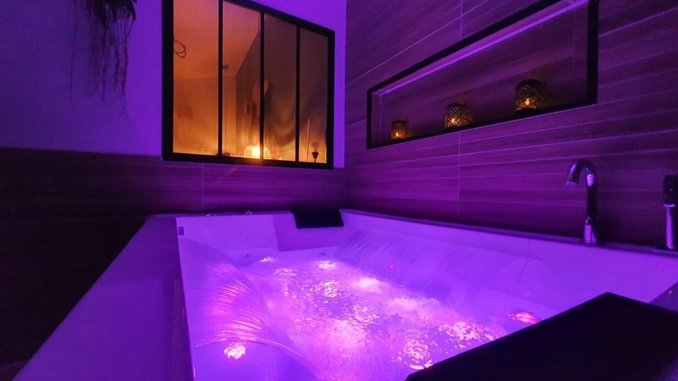 Hot Tub, Hot Tub, Spa and wellness centre/facilities, Bath