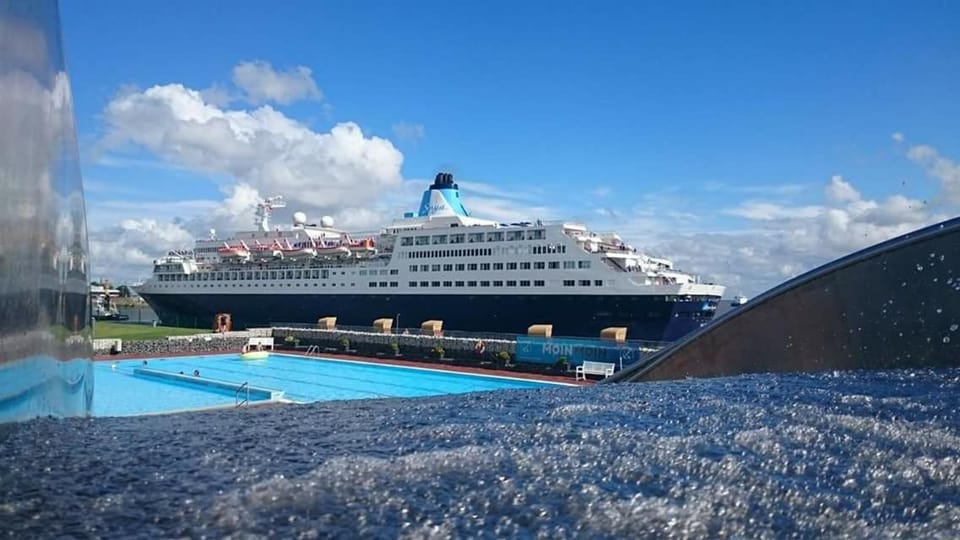 Nearby landmark, Day, Aqua park, Swimming pool