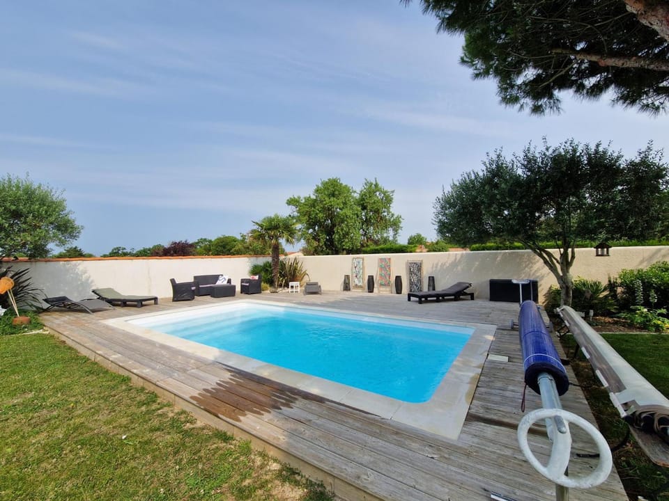 Villa avec Piscine à 15 min de La Rochelle, Proche Plages et Commerces - FR-1-706-13 House in Nouvelle-Aquitaine
