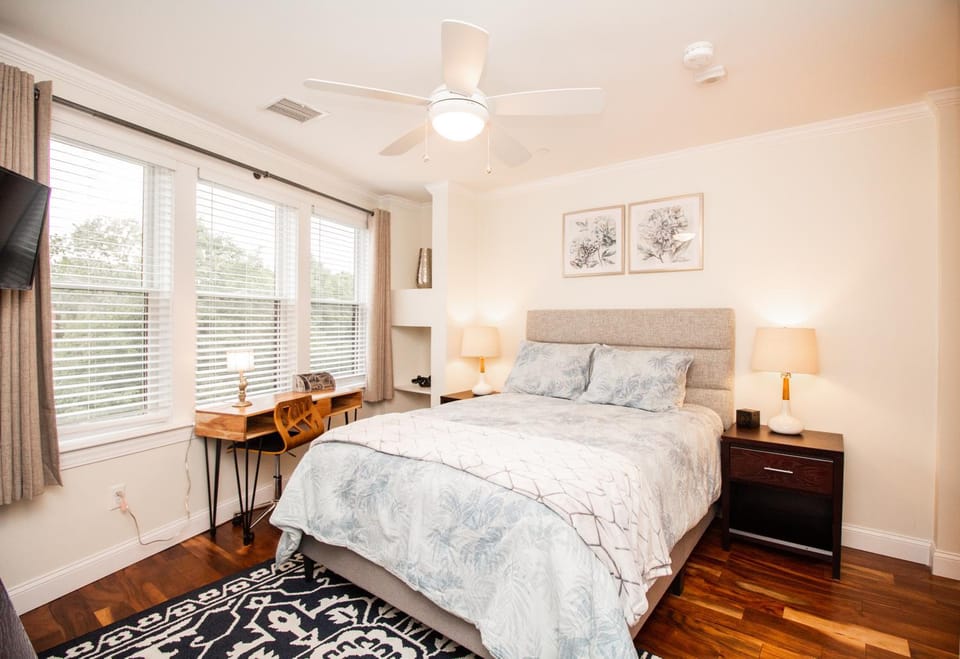 2 Bedroom Unit w Elevator & In-Unit Laundry Apartment in Boston