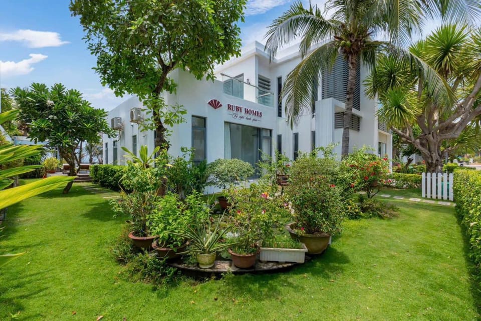 Villa D3 Private - In Great Location Front Of The Sea Villa in Vung Tau