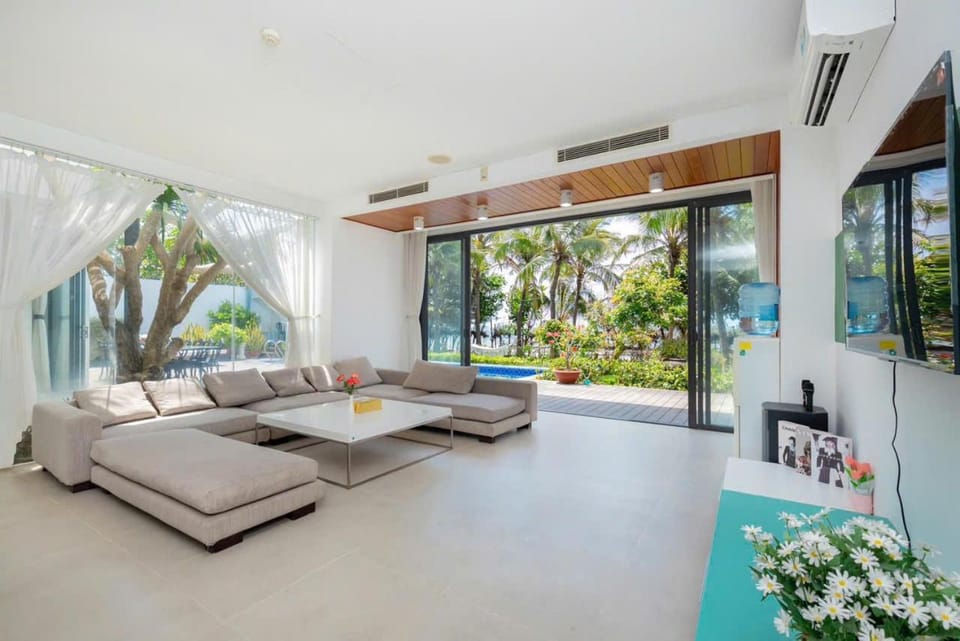 Villa D3 Private - In Great Location Front Of The Sea Villa in Vung Tau