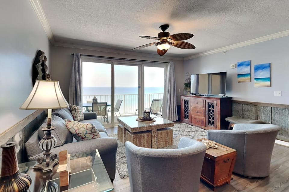 TV and multimedia, View (from property/room), Balcony/Terrace, Living room, Seating area, Sea view, furniture