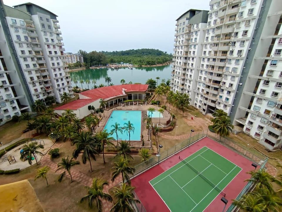 Balcony/Terrace, Tennis court, Swimming pool