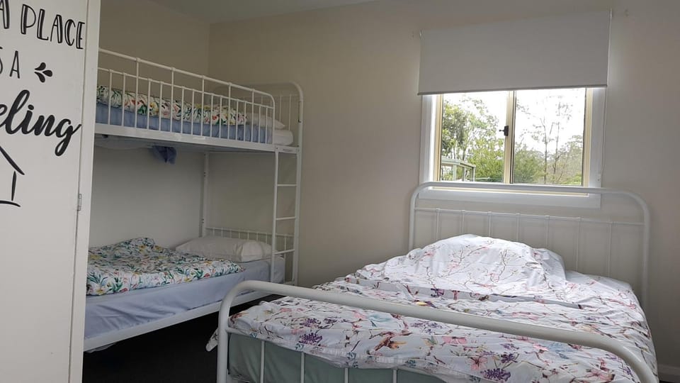 Bedroom, bunk bed