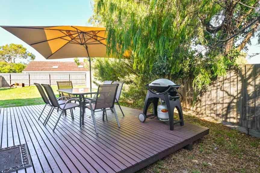 Beach Cottage. 100m to the beach 9minutes to Hot Springs. Pet Friendly House in Melbourne