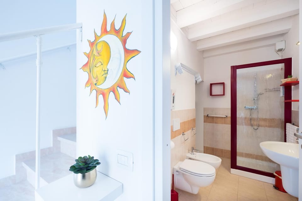 Shower, Toilet
