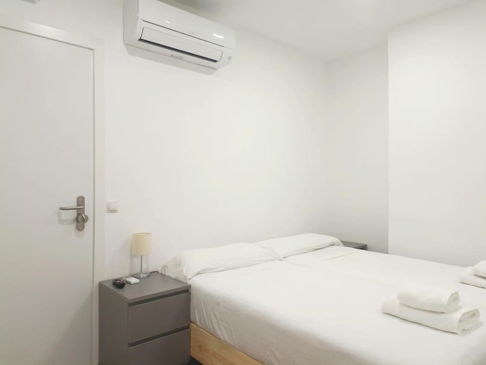 Casa de Huéspedes 12 Octubre Rooms Bed and Breakfast in Madrid