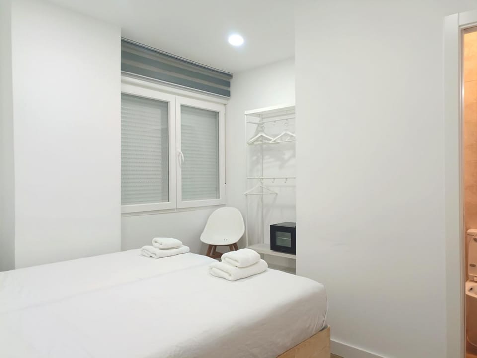 Casa de Huéspedes 12 Octubre Rooms Bed and Breakfast in Madrid