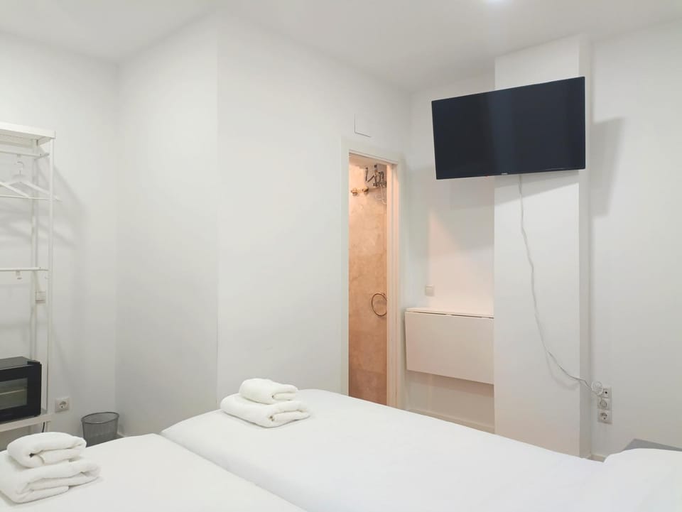 Casa de Huéspedes 12 Octubre Rooms Bed and Breakfast in Madrid