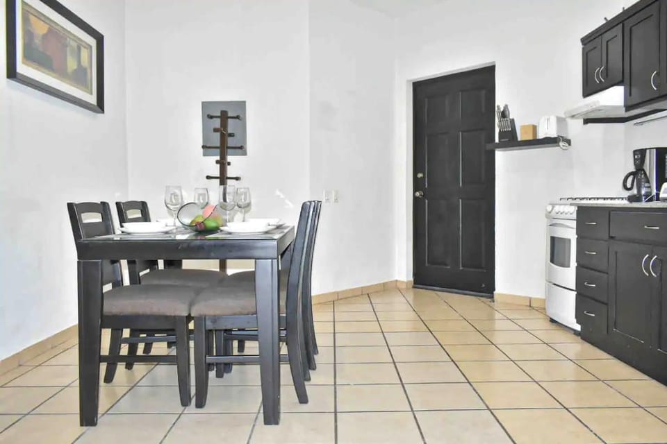 Kitchen or kitchenette, Dining area, oven, stove