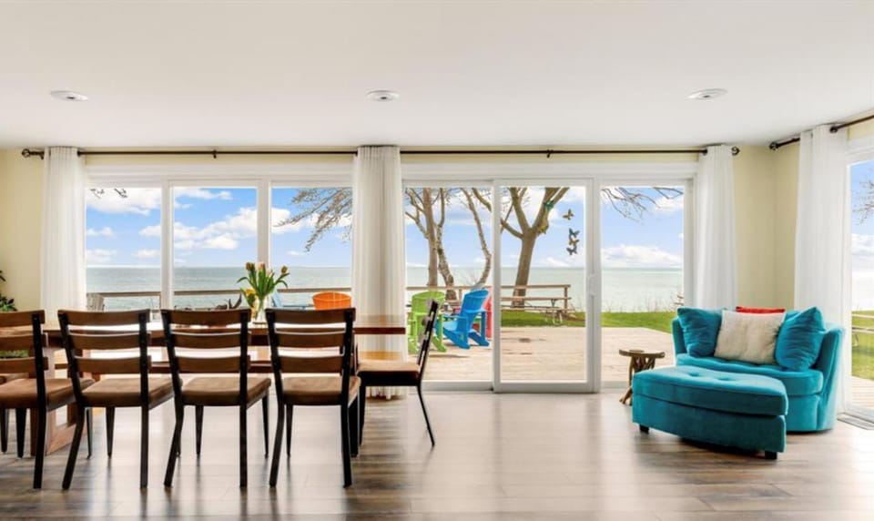 Stones Throw Cottage Oxley House in Lake Erie