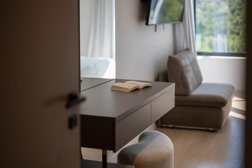 TV and multimedia, Seating area, hair dresser