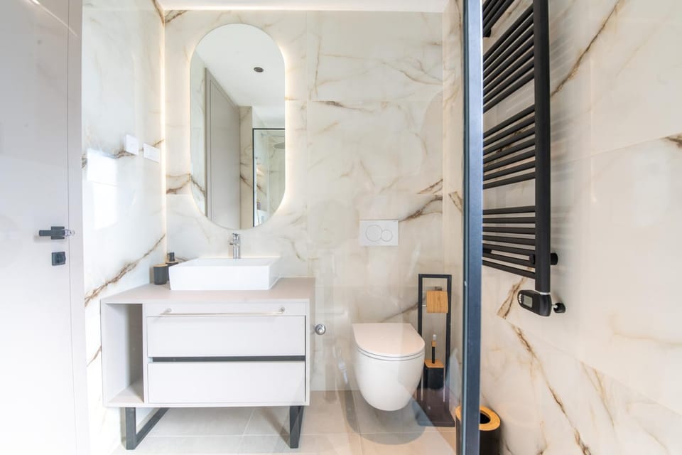 Shower, Toilet, Bathroom, Bath, towels