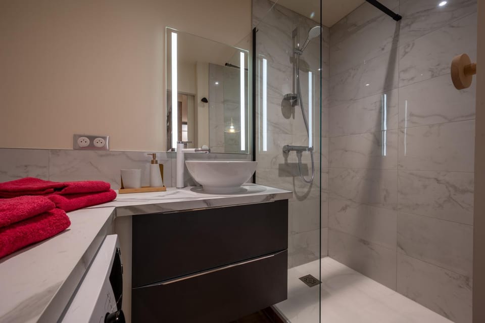 Shower, Bathroom, towels