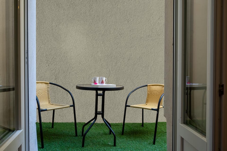 Patio, Dining area
