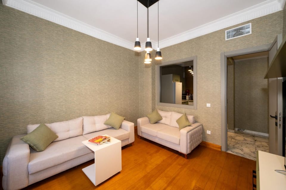 TV and multimedia, Living room, Seating area, air conditioner