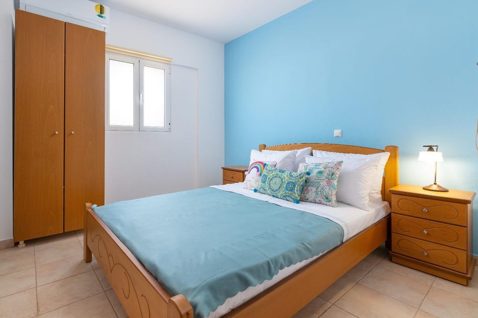 Bed, Photo of the whole room, Bedroom, wardrobe