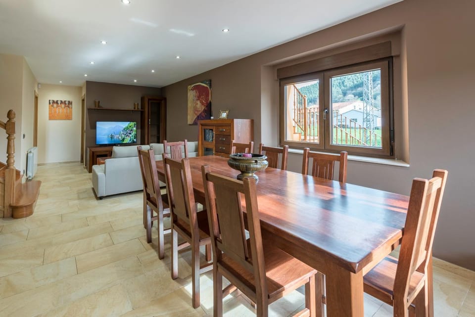 Communal lounge/ TV room, TV and multimedia, Living room, Dining area