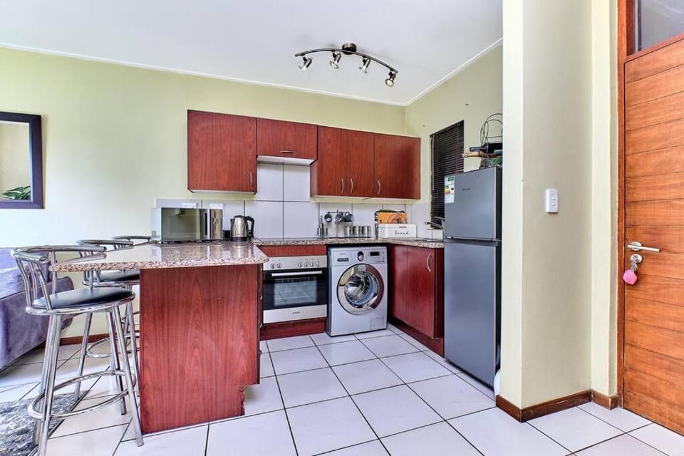 Estate Lifestyle+Inverter+Wi-Fi Apartment in Roodepoort