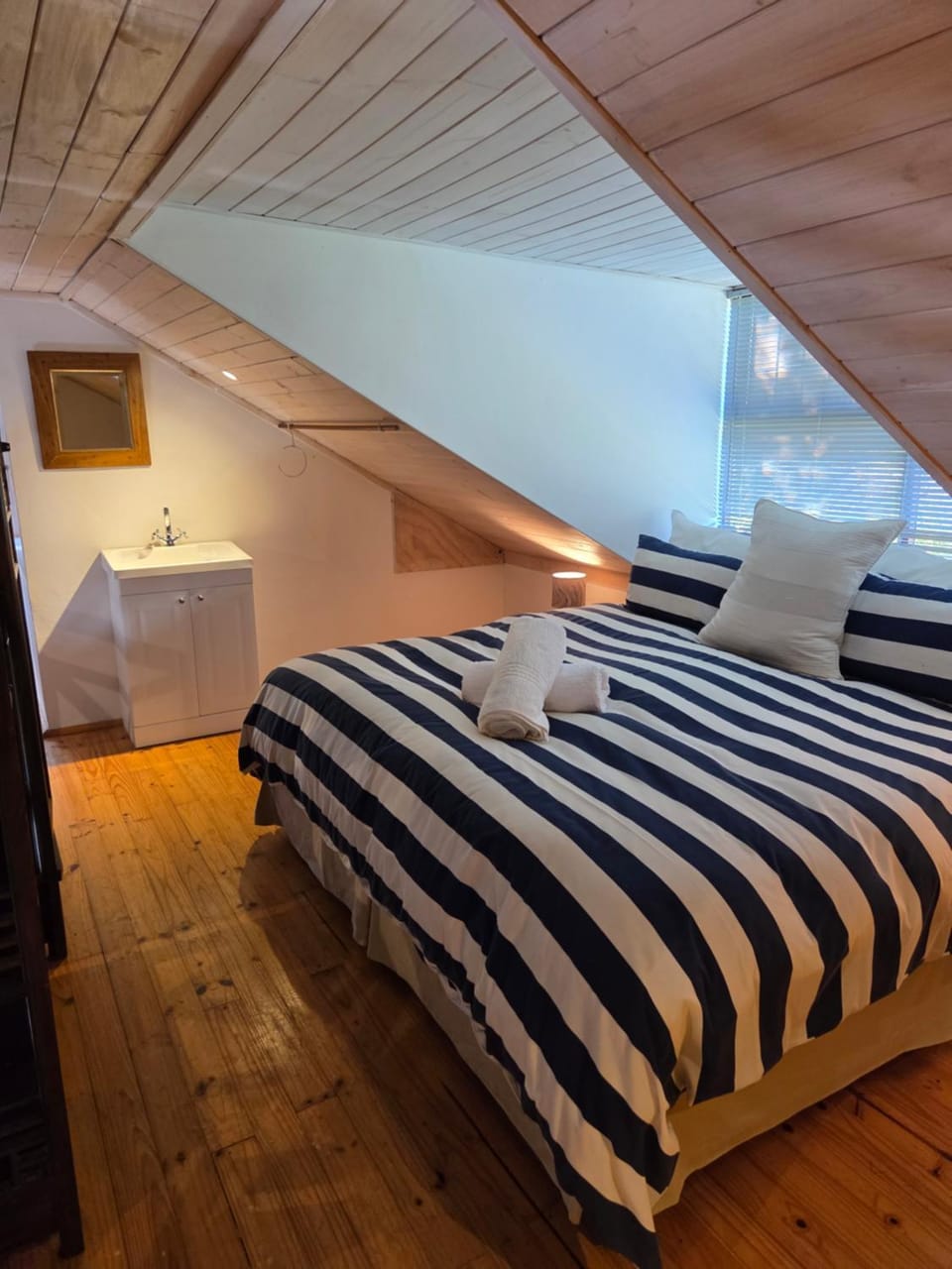 Sue's Loft Cottage Accommodation Apartment in Knysna